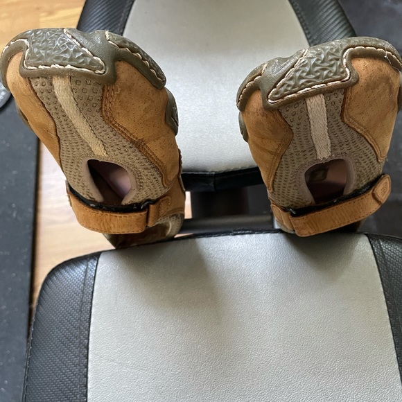 TEVA shoes with Velcro closure - Picture 11 of 13